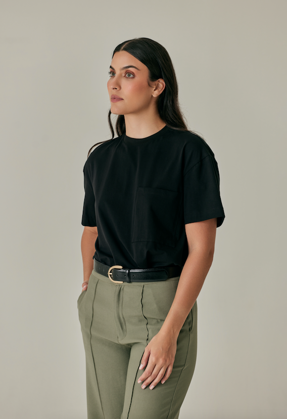 Camiseta basica color negro. - Basic.
