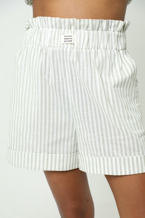 DEMETER RAYAS - SHORT VERDE MUJER