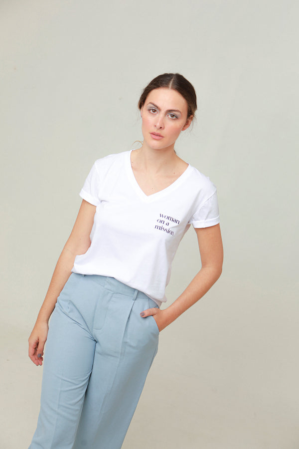 CAMISETA MUJER - WOMAN ON A MISSION BLANCA